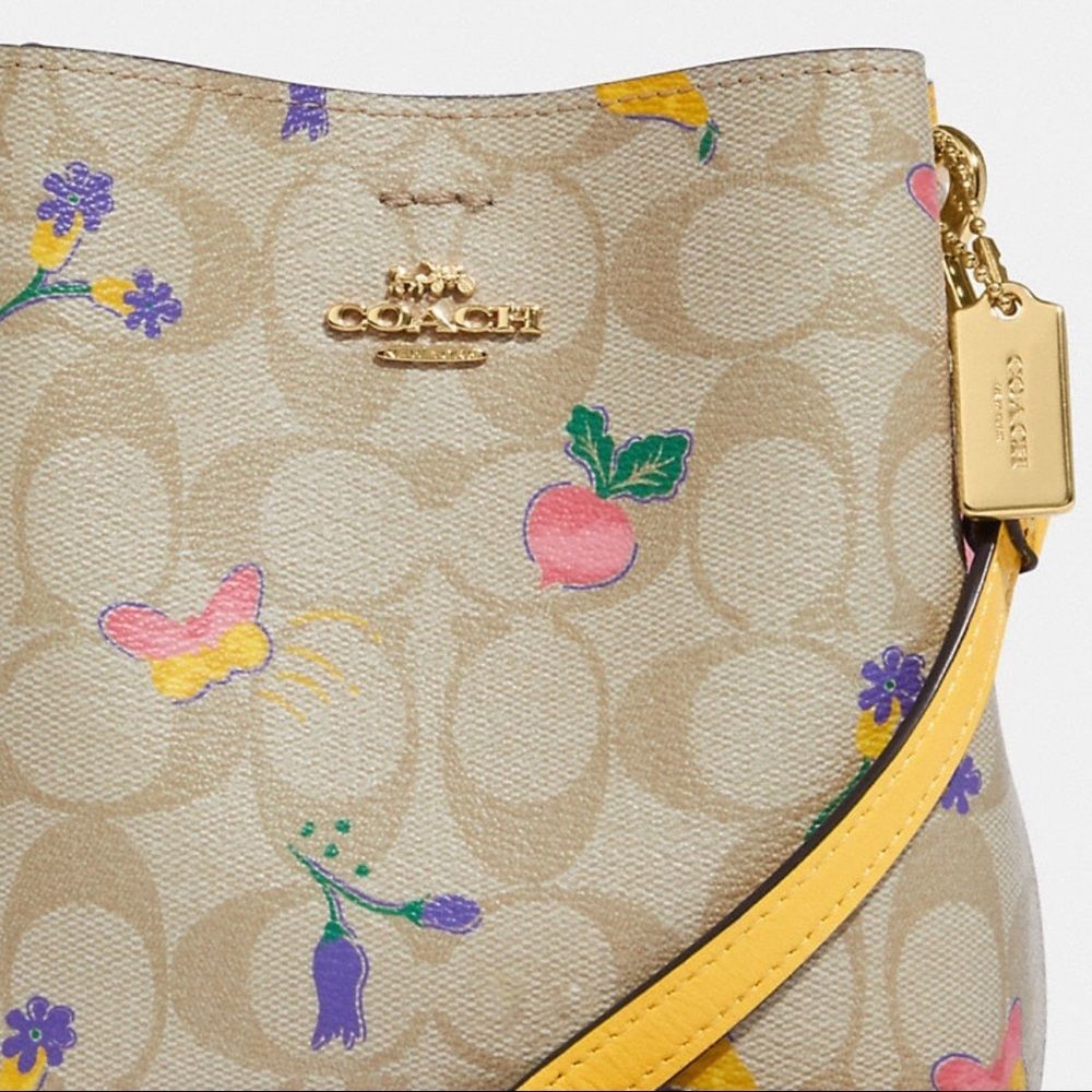 SOLD ❌ Mini Town Bucket Bag NWT  🛍